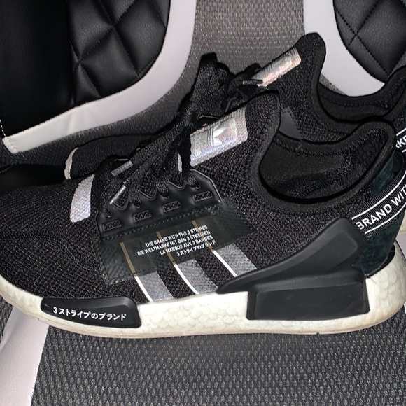 Adidas NMD R1 V2 - Picture 12 of 15